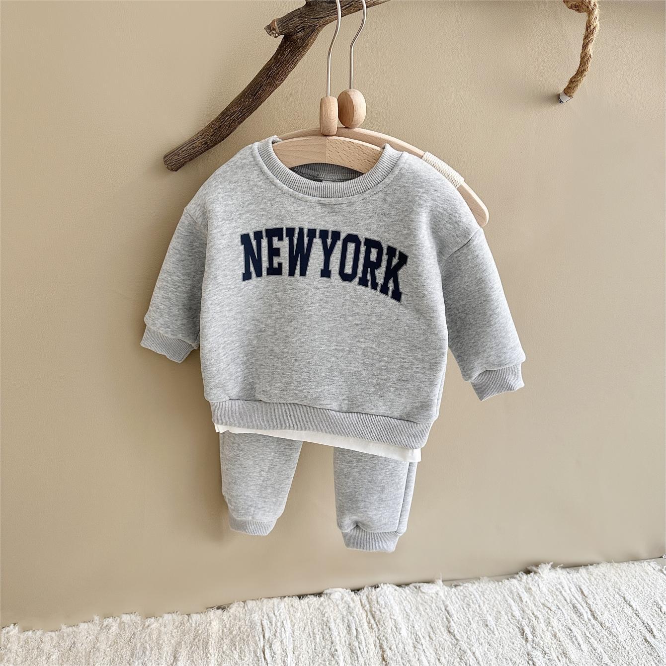 Fake two long sleeved hoodies with letter printing and sports pants