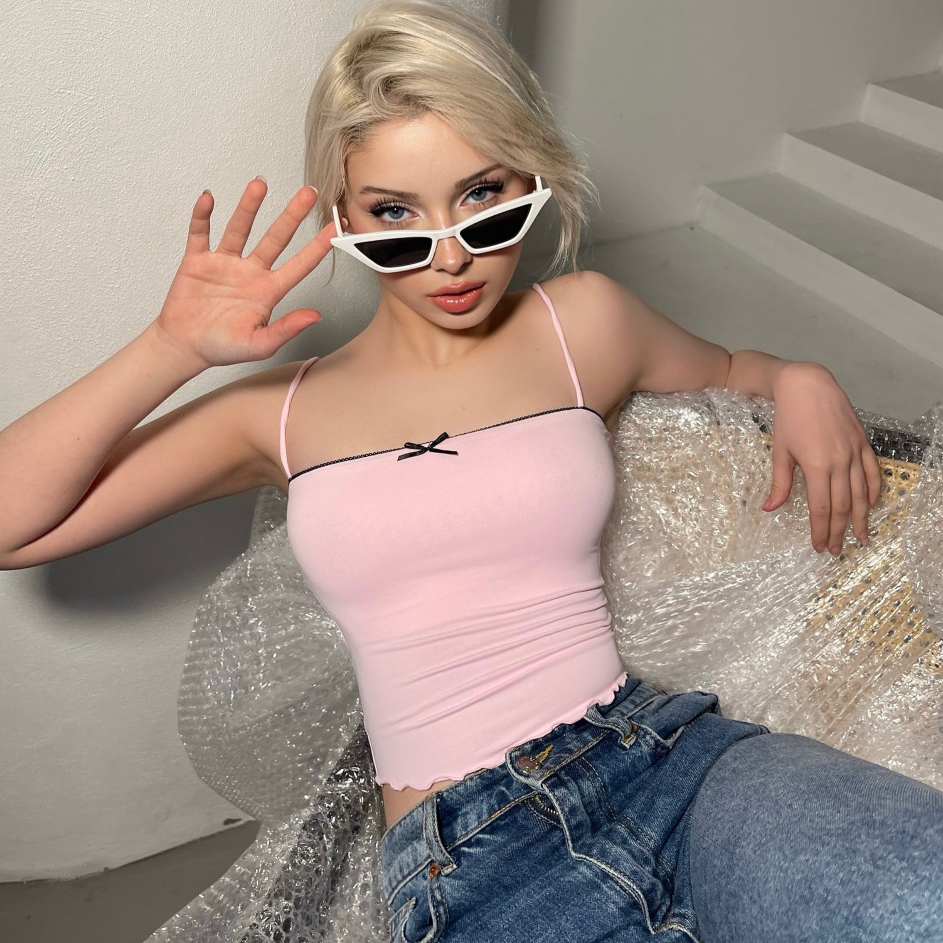 Strap women's tight and sexy short top for spicy girls