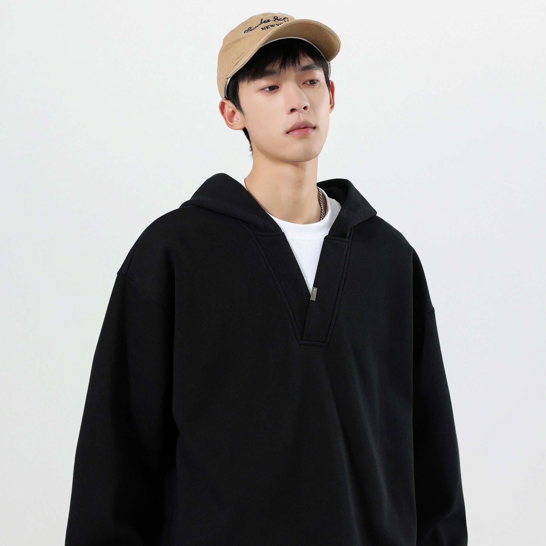 Fake two V-neck hooded men's hoodies for autumn and winter