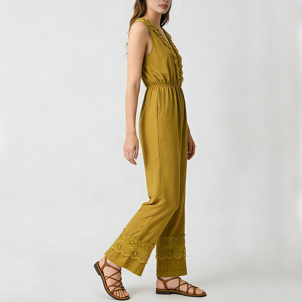 Women's fashionable chiffon pleated dress with cutout details at the chest