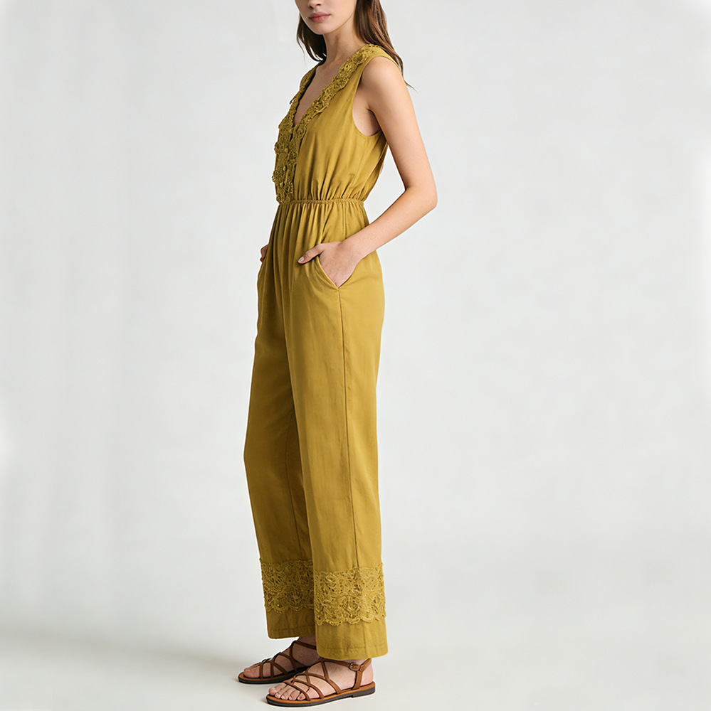 Women's fashionable chiffon pleated dress with cutout details at the chest