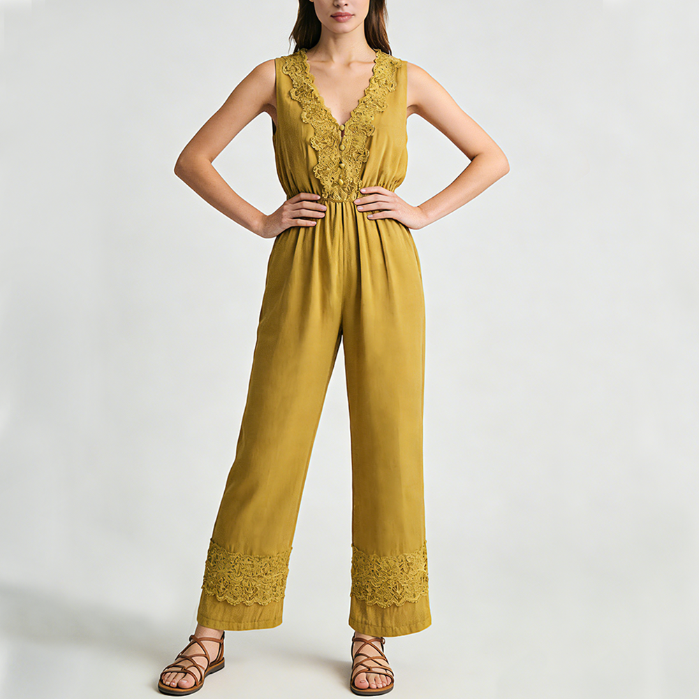 Women's fashionable chiffon pleated dress with cutout details at the chest