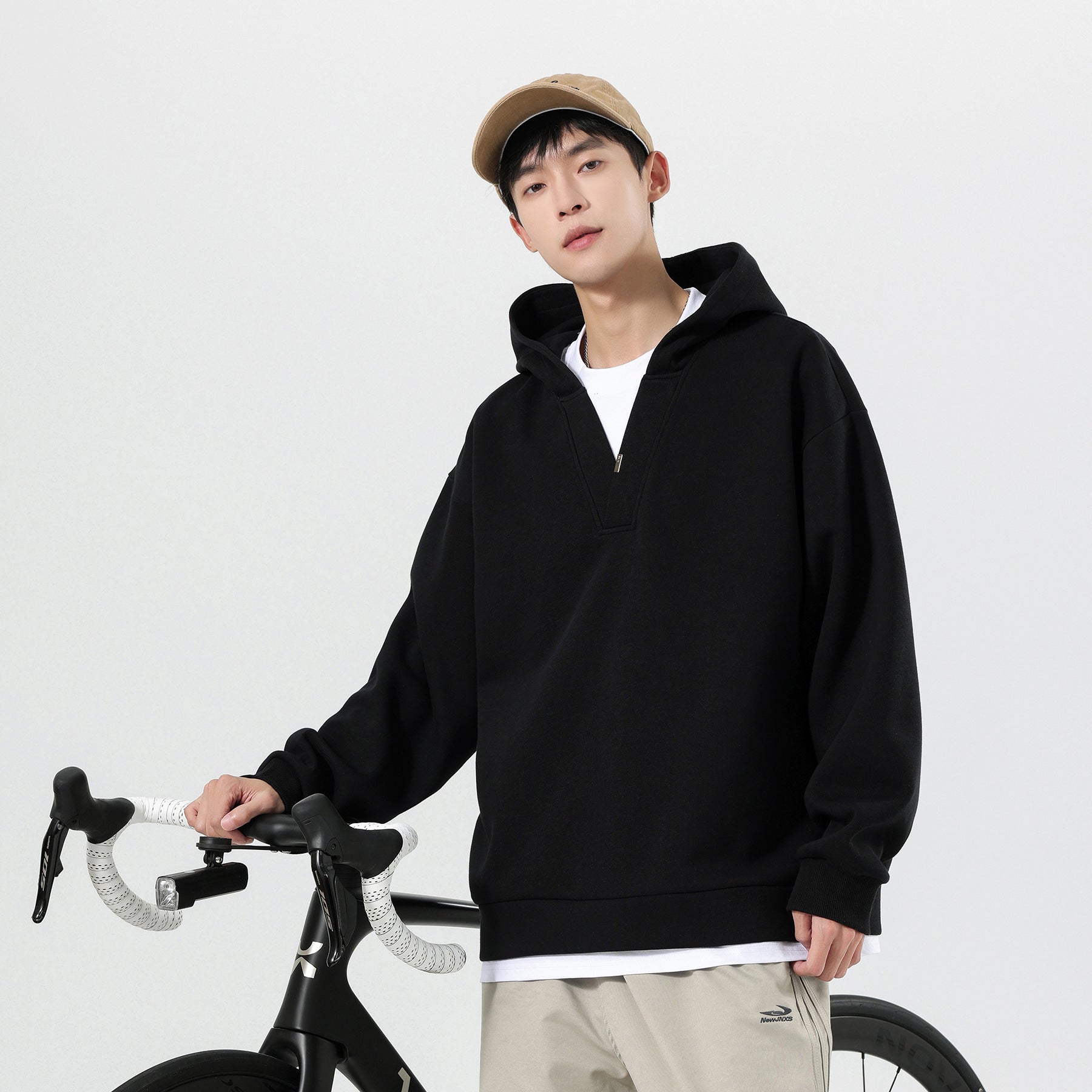 Fake two V-neck hooded men's hoodies for autumn and winter